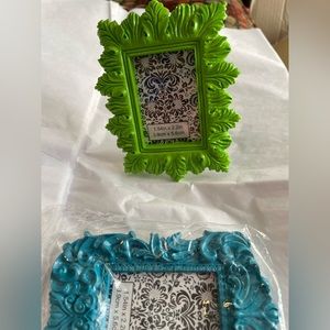 2 small picture frames